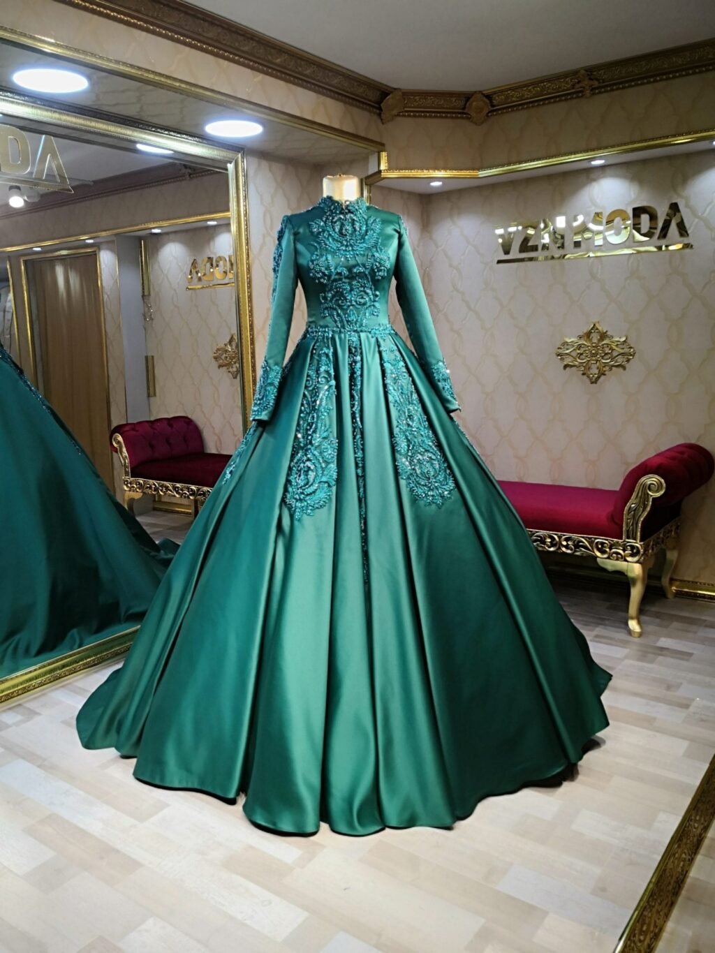 zerda-tesettür-nişanlık-kınalık-zümrüt-yeşili-saten - VznModa zerda-tesettür-nişanlık-kınalık-zümrüt-yeşili-saten