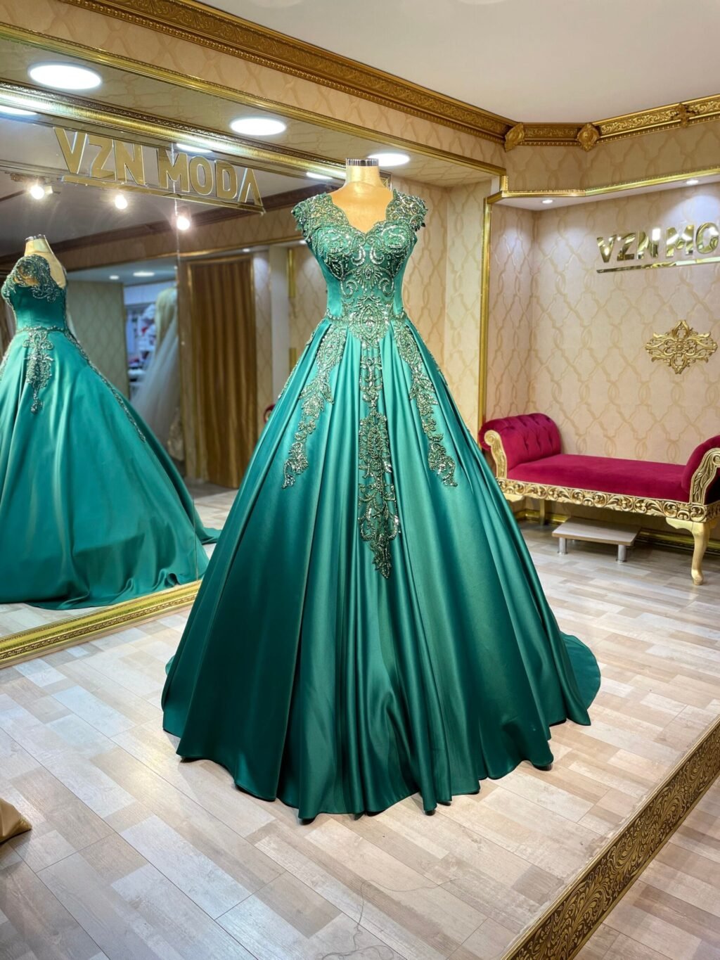 Zümrüt Nişanlık Kınalık Yeşil Saten Pileli Dantelli Askılı - VznModa nişanlık-kınalık-abiye-elbise-zümrüt-yeşil