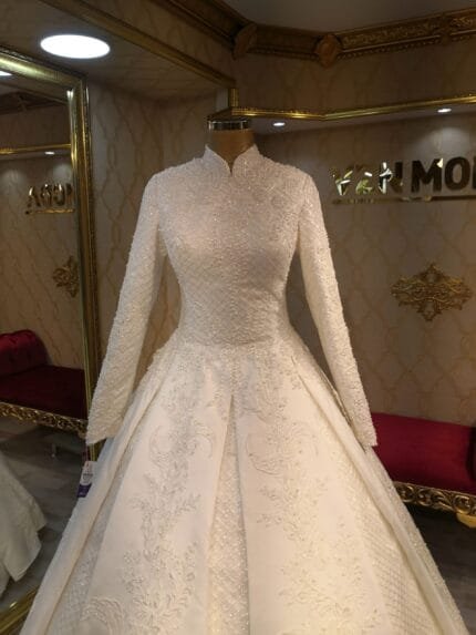 ayşen-gelinlik-tesettür-saten-işlemeli-pileli