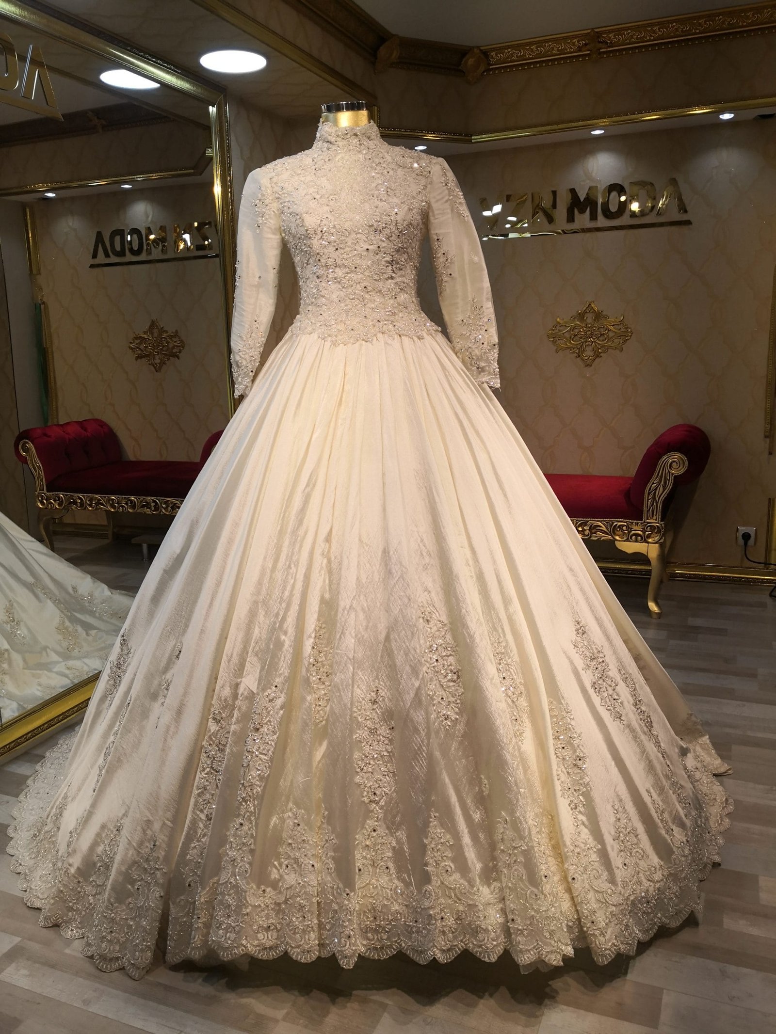 neşe saten tesettür gelinlik kuyruklu - VznModa neşe-saten-tesettür-gelinlik-a-kesim-kuyruklu