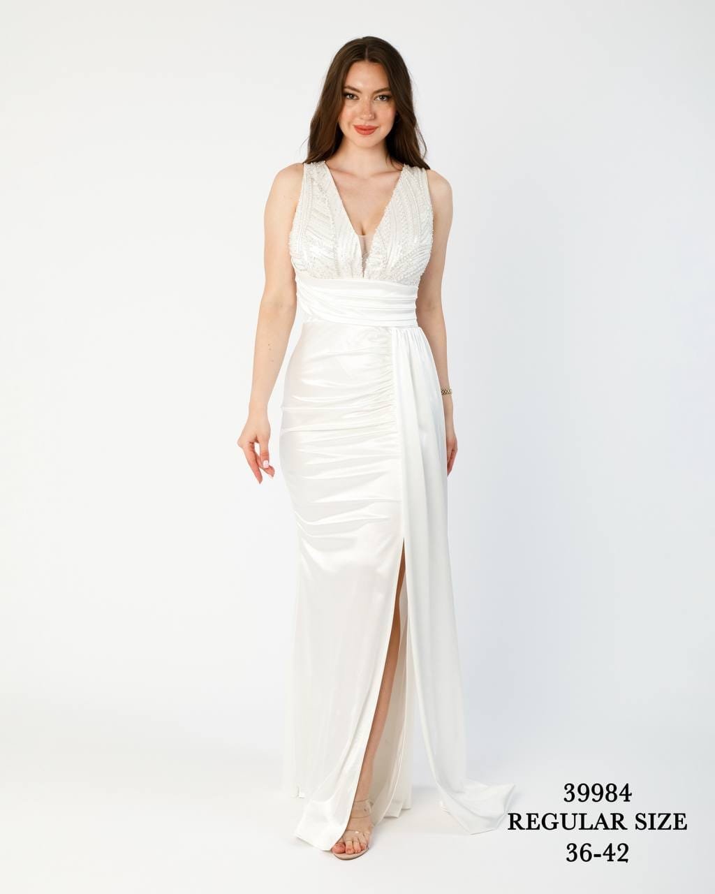 Feris Model Saten Beyaz Dantelli V Yaka Sıfır Kol Abiye Elbise - VznModa abiye-elbise-saten-beyaz-söz-nikah-nişan
