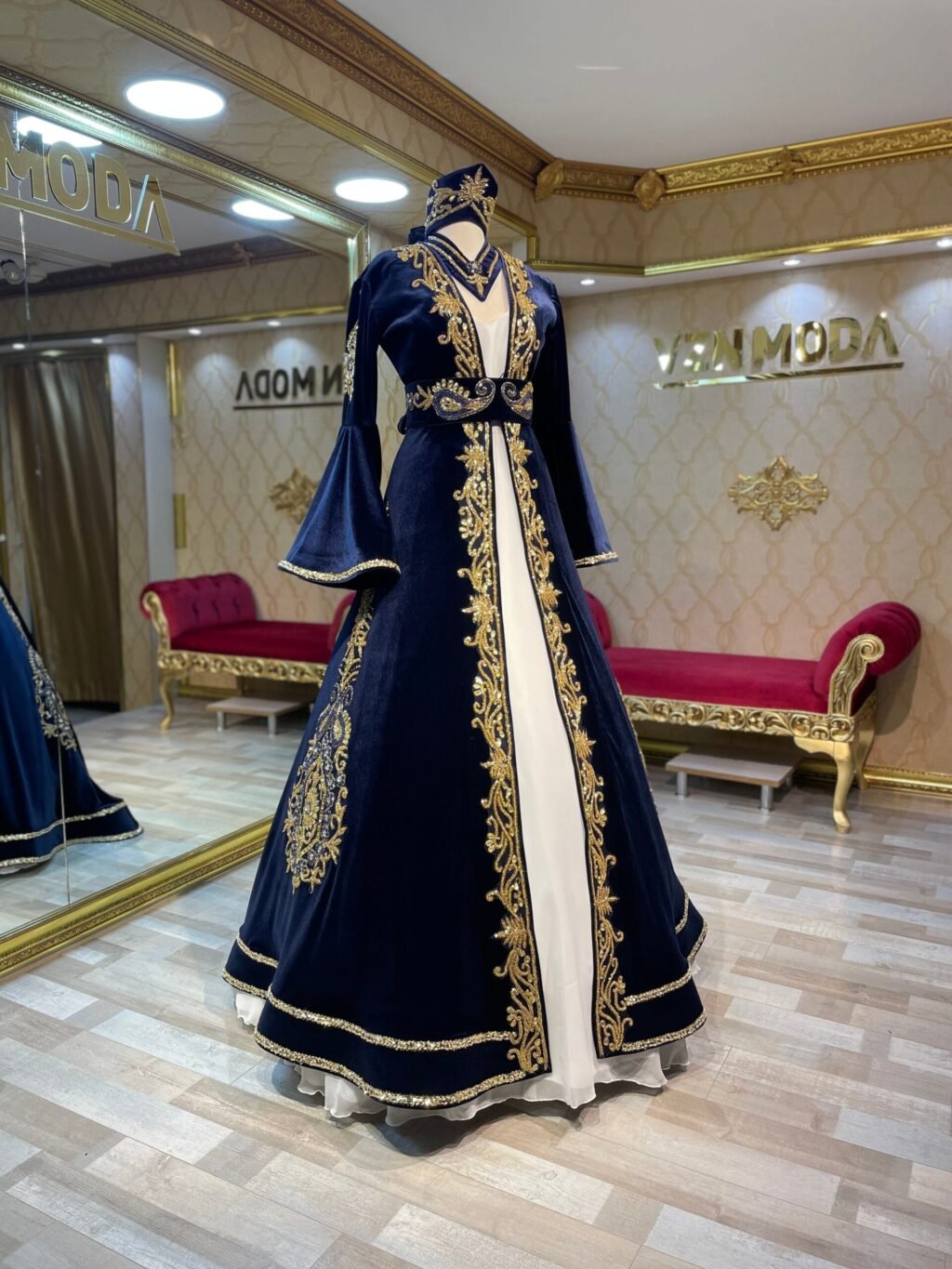 Safir-lacivert-gold-işlemeli-kaftan- kınalık-Helen-kesim