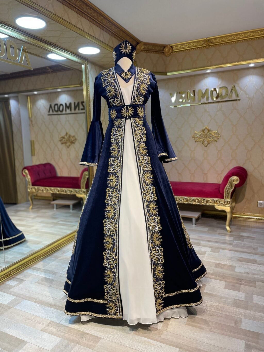Şahmaran Kaftan Kınalık Lacivert Gold İşleme Helen - VznModa lacivert-kaftan-kınalık-işlemeli-abiye-elbise-bindallı
